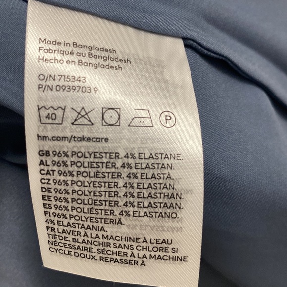 H&M | Silky V-Neck Blouse - Picture 11 of 14